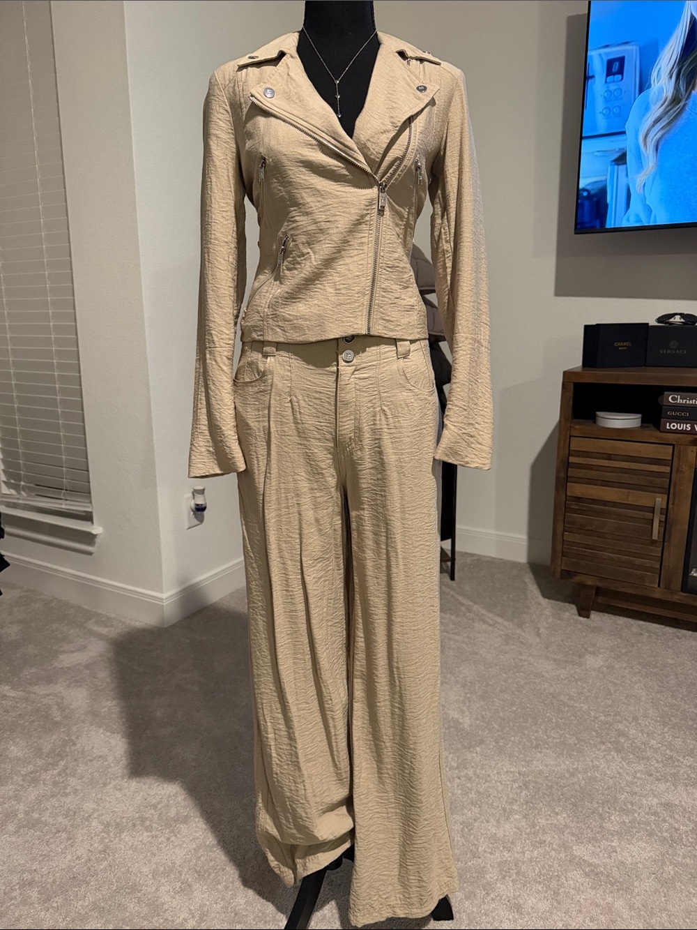 DKNY Cream Textured Wide-Leg Pants with Matching Moto Jacket - Picture 3 of 11